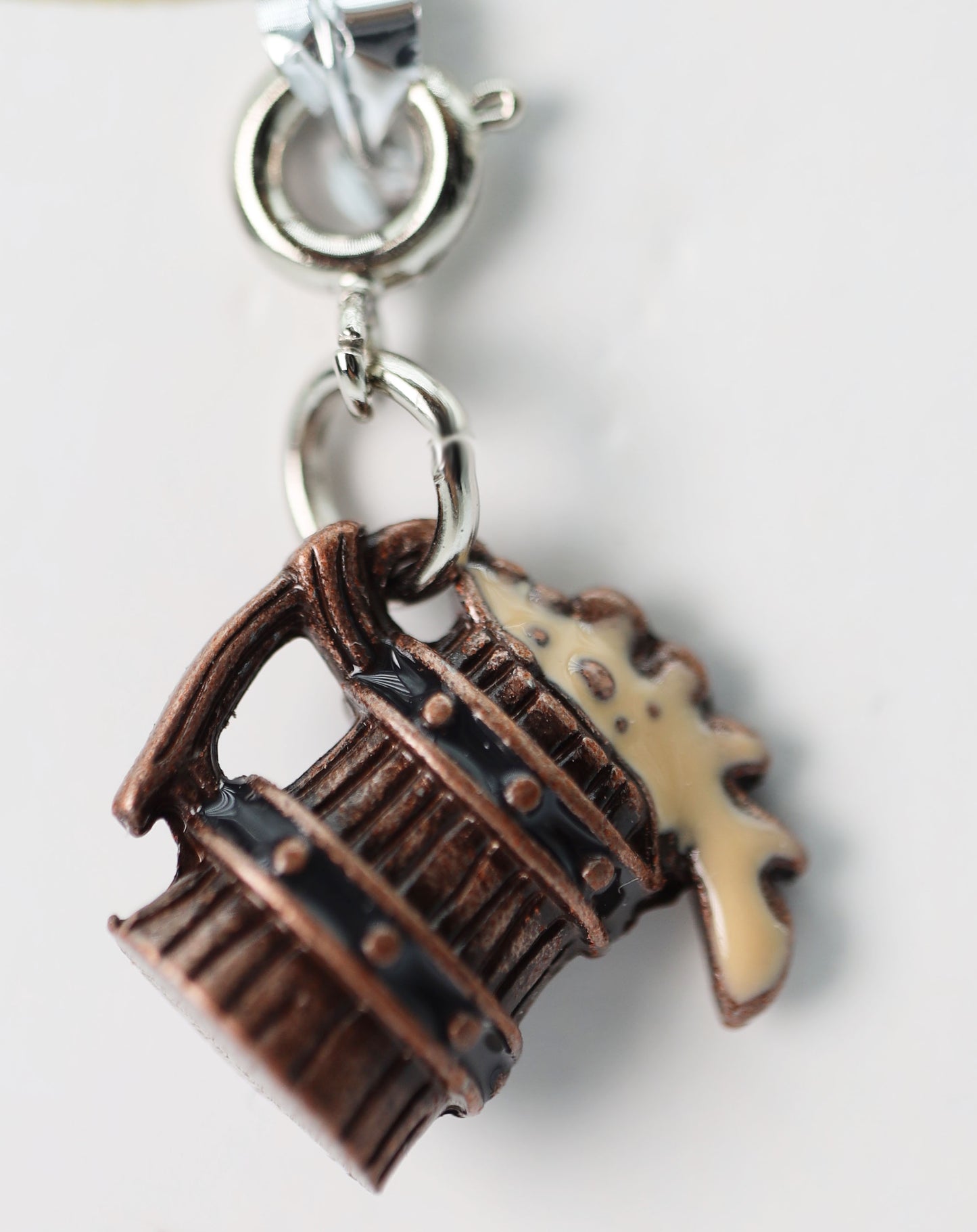 Traveler's Trinkets - Wooden Stein Charm - Game On