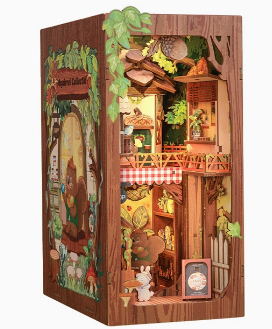 Book Nook Kit - Squirrel Collector with Dust Cover - Game On